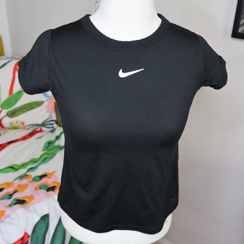 Nike Black Crop Fitted Short Sleeve Tee